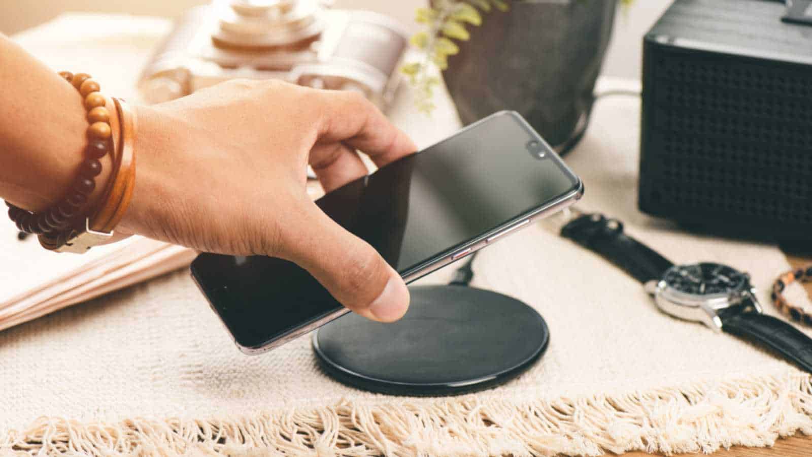 Charging smartphone with wireless charger