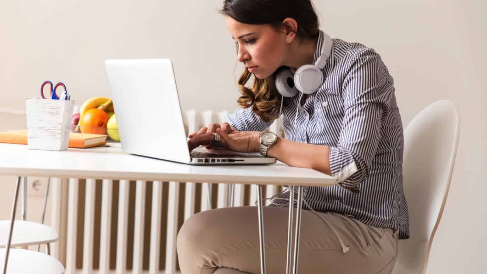Woman working in laptop